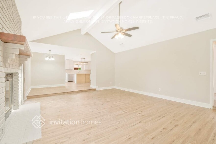 Building Photo - 2241 Staggerbush Dr