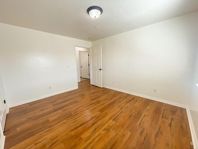 Building Photo - 8212 N Cedar Springs Rd