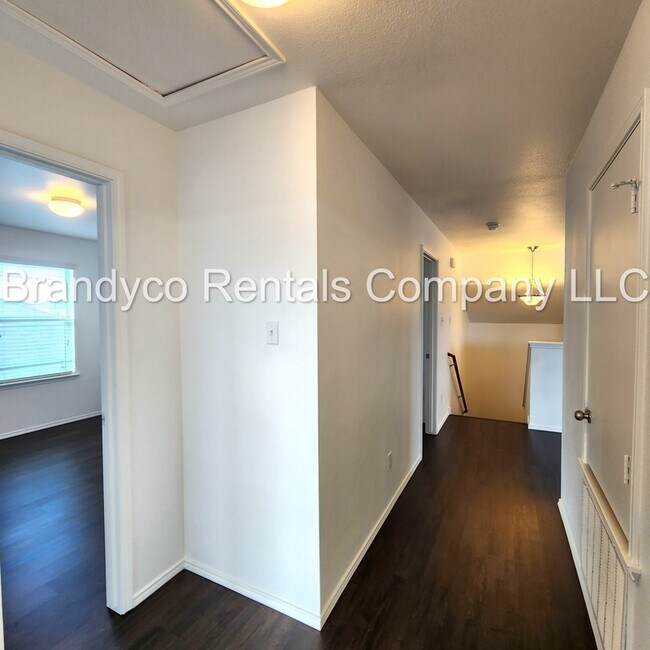 Building Photo - 411 Taurus Dr