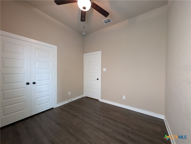 Building Photo - 2213 Avery Village