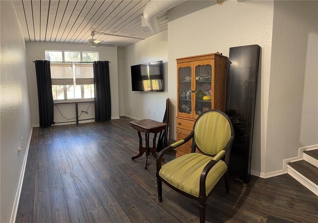 Building Photo - 2320 W Azeele St