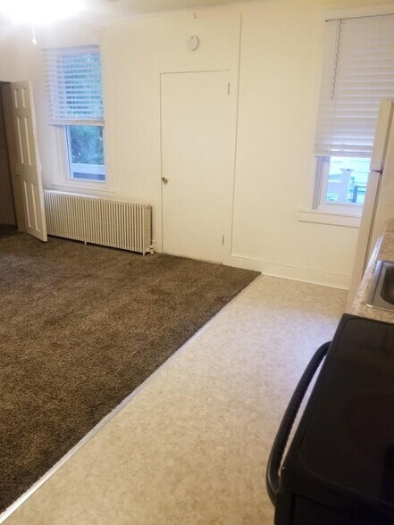 Building Photo - 560 Walnut St