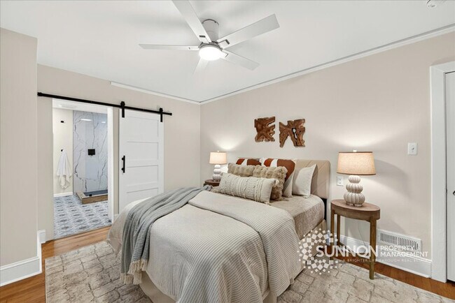 Building Photo - Adorable 3 Bedroom in Plaza Midwood Close to Everything
