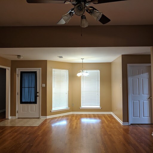 Building Photo - 36044 Raleigh Dr
