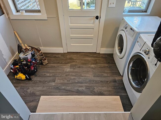 Building Photo - 286 Mission Rd N