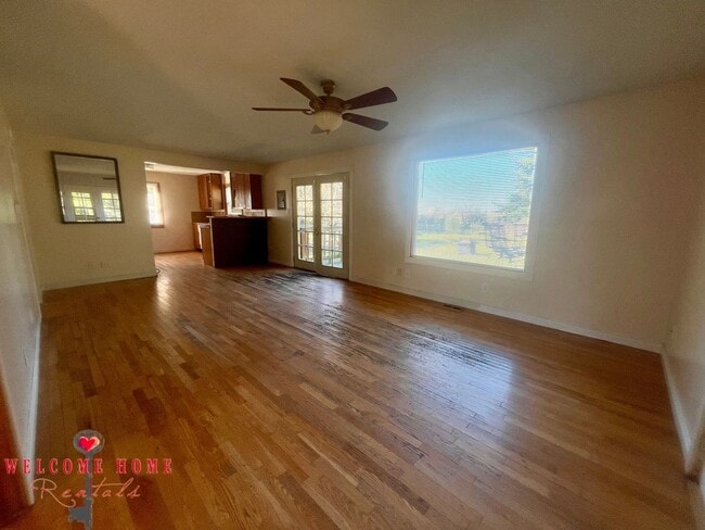 Building Photo - Unique opportunity - Bring your horses!