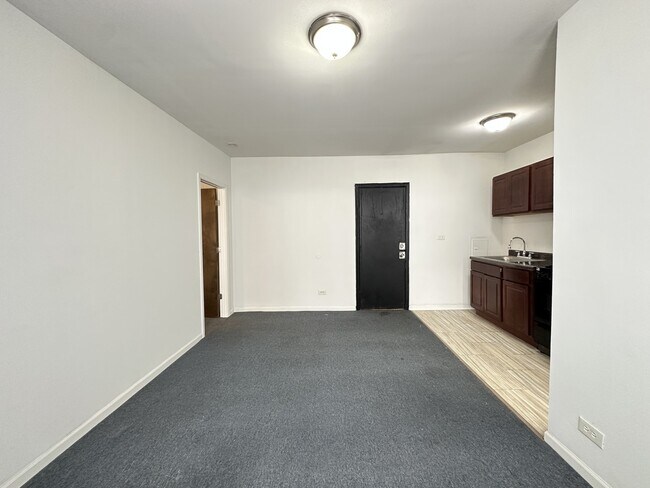 Building Photo - 5710 N Winthrop Ave