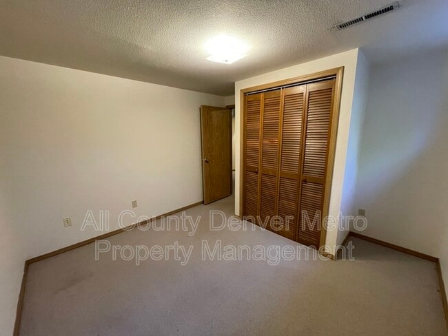 Building Photo - 6534 Zinnia St