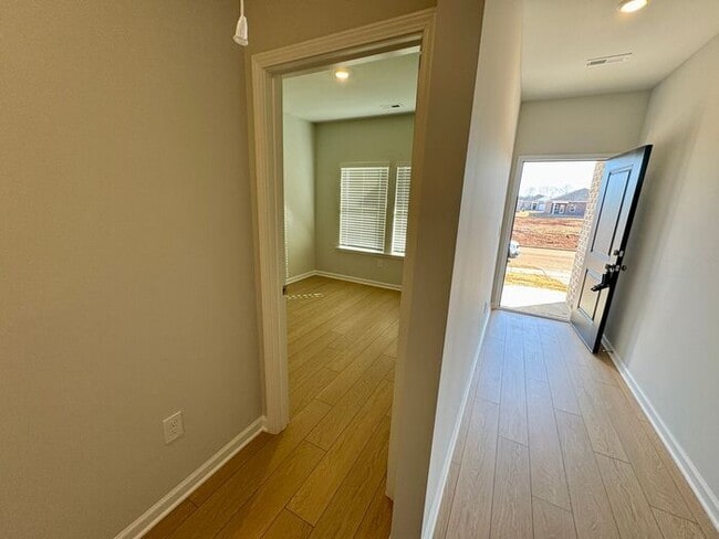 Building Photo - MOVE IN SPECIAL-FENCED YARD-NEW CONSTRUCTION