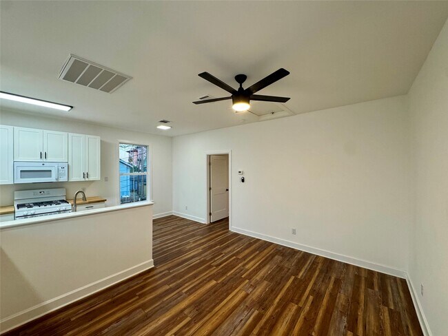 Building Photo - 2119 Avenue O 1/2