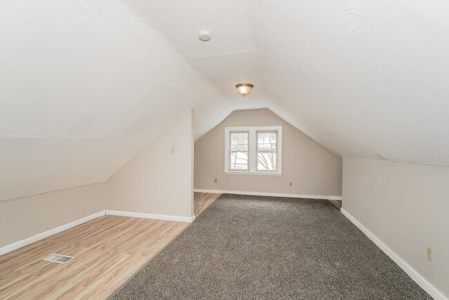 Building Photo - Cozy Charm Meets Natural Light – 2-Bed in ...