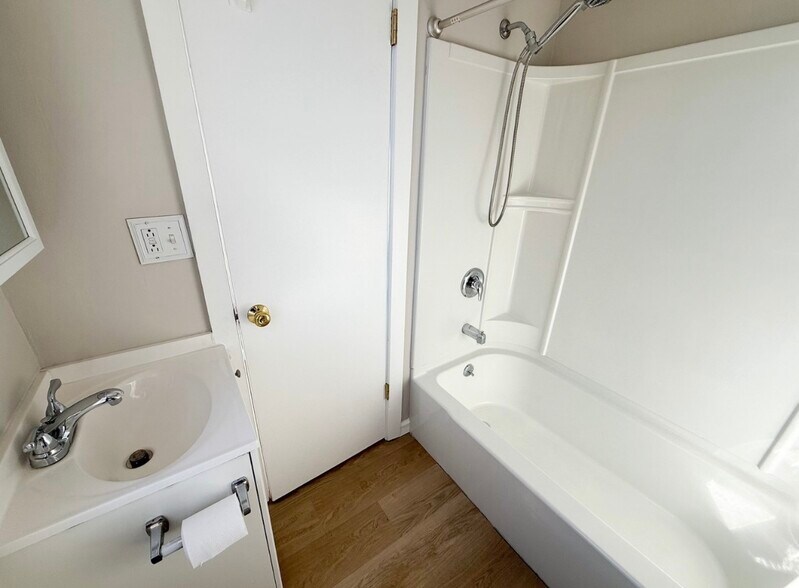 Building Photo - 31 Florence St