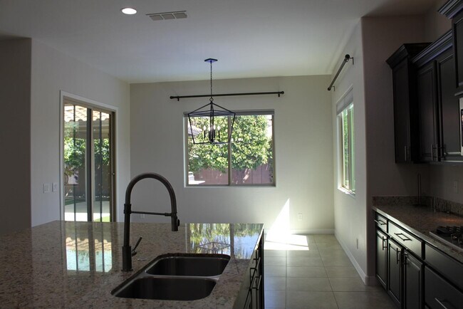 Building Photo - 3458 E Loma Vista St