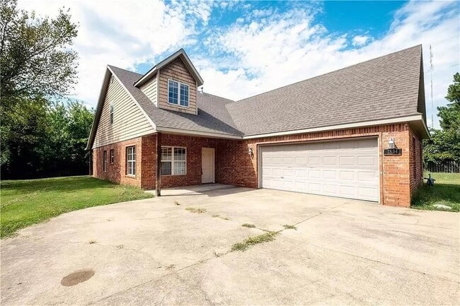 Primary Photo - 1834 W Creekmore Dr