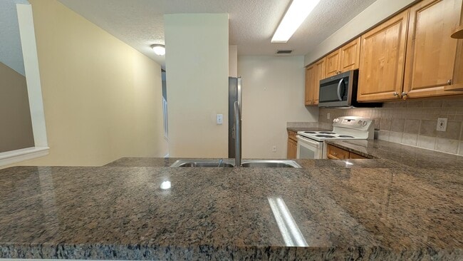 Building Photo - 2056 Alta Meadows Ln