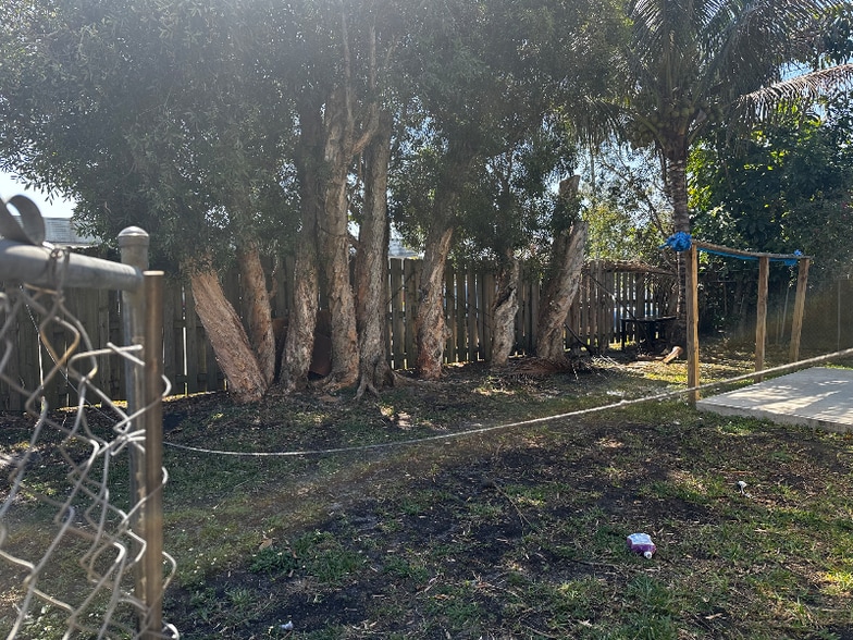 Building Photo - 6500 NW 20th Ct