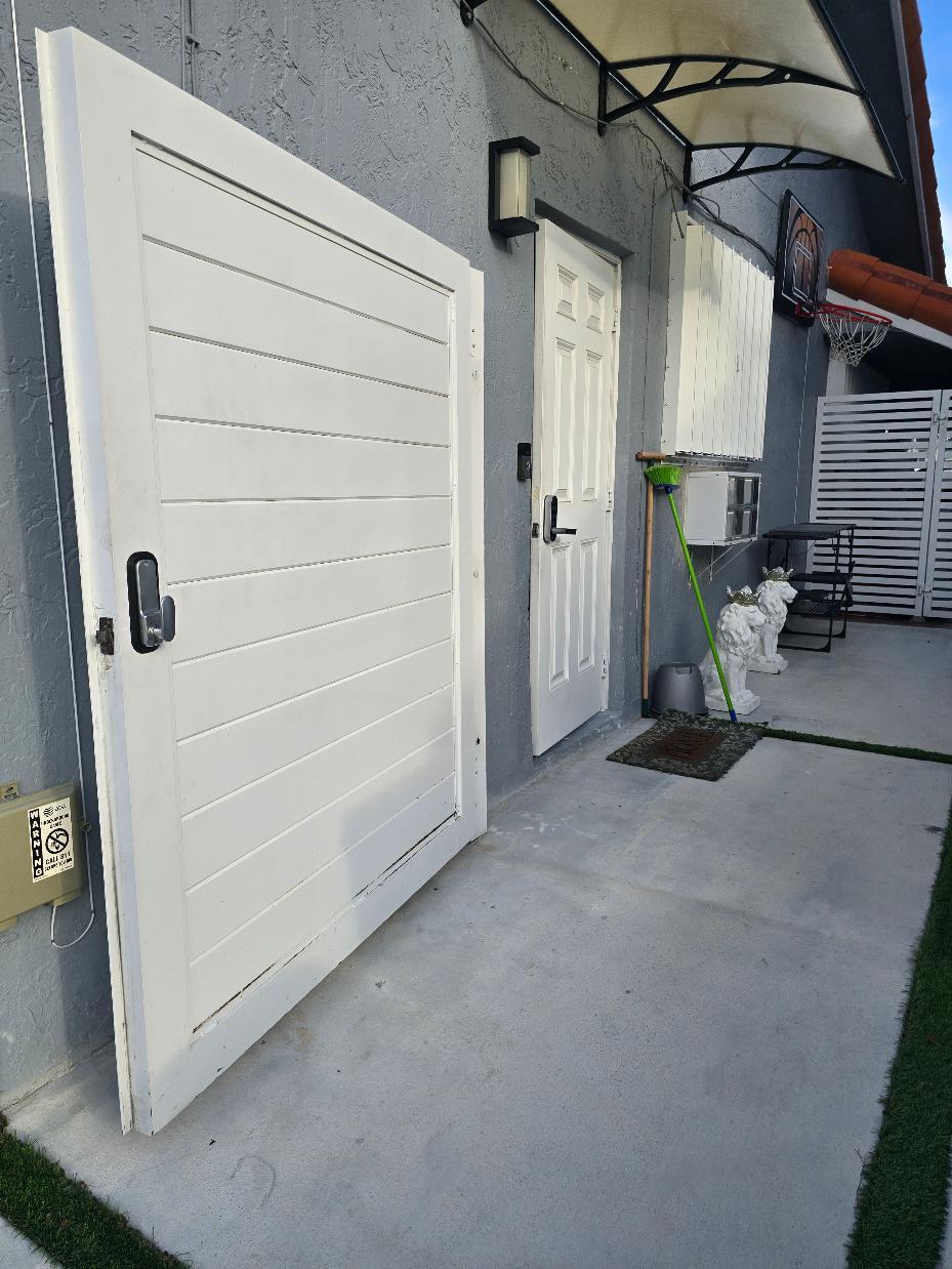 Building Photo - 8934 Grand Canal Dr