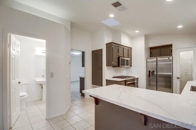Building Photo - Modern Bungalow