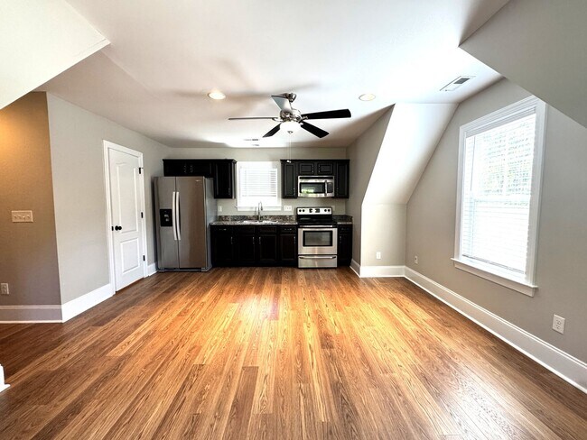 Building Photo - Stunning Home with an Upstairs Apartment or In-law Suite