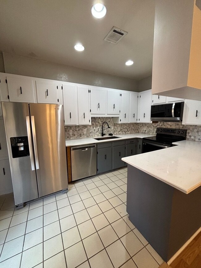 Building Photo - Eastwood on the Bayou