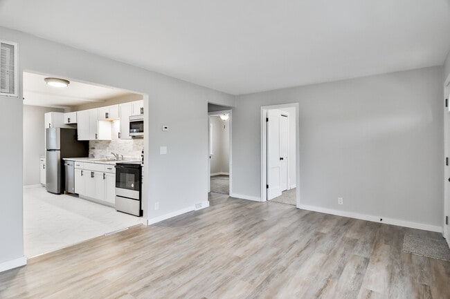 entrace to kitchen - 208 Harlem Rd