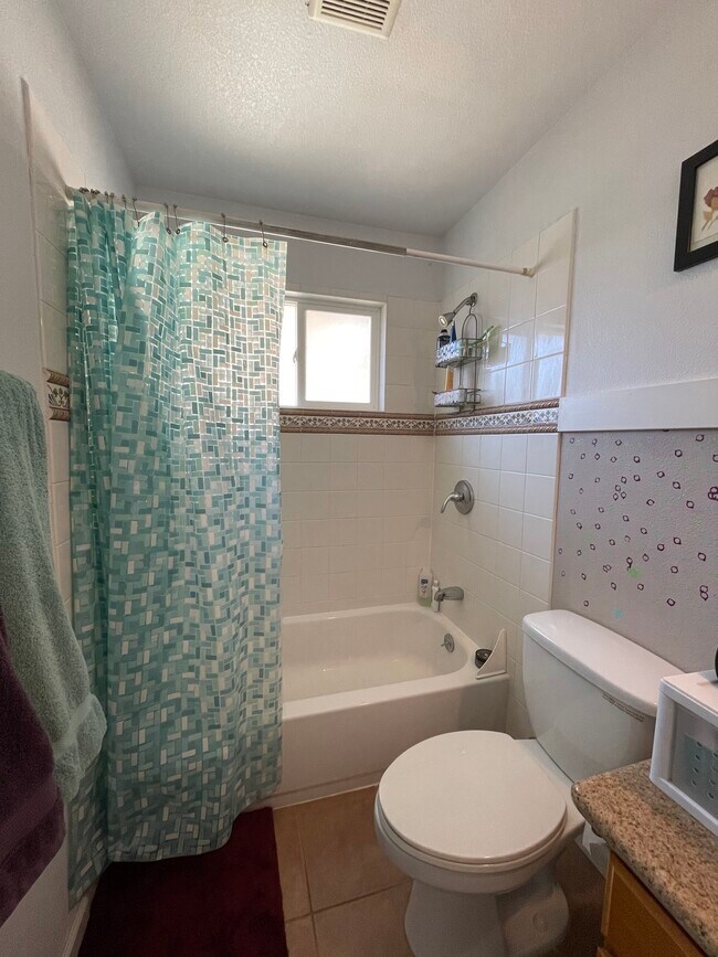 Bathroom 1 - 1410 33rd St