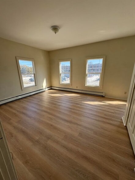 Building Photo - 49 Summer