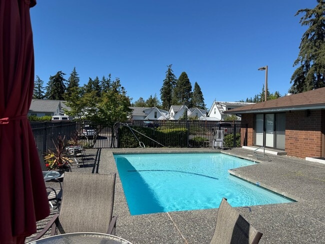 Building Photo - Mukilteo View Condo