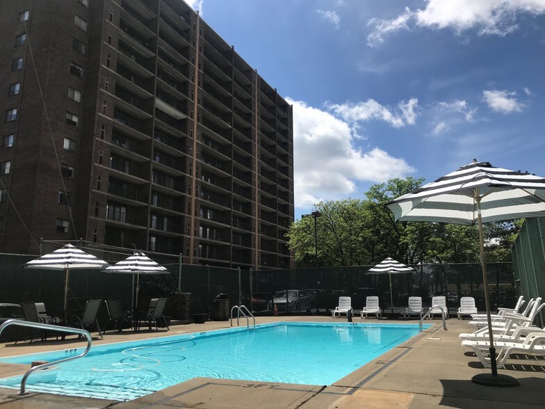 Pool - Essex House Apartments
