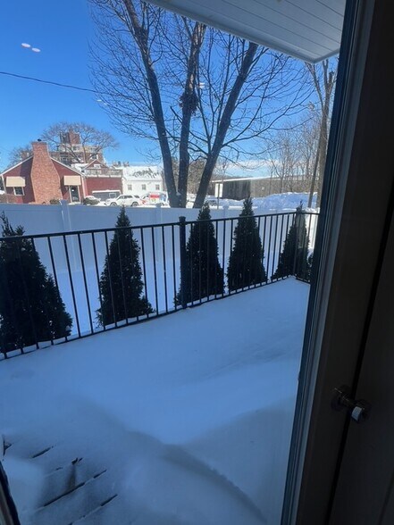 Building Photo - 105 Sea St