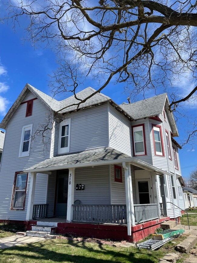 Building Photo - OM-318 S Green St