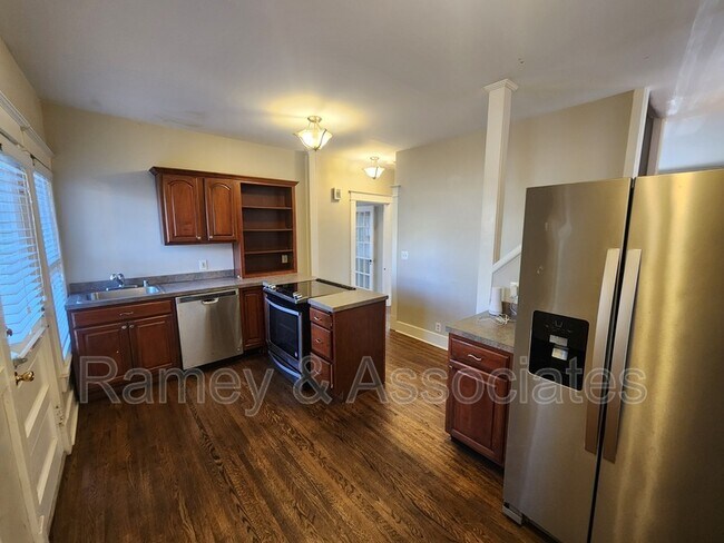 Building Photo - 2029 Baringer Ave