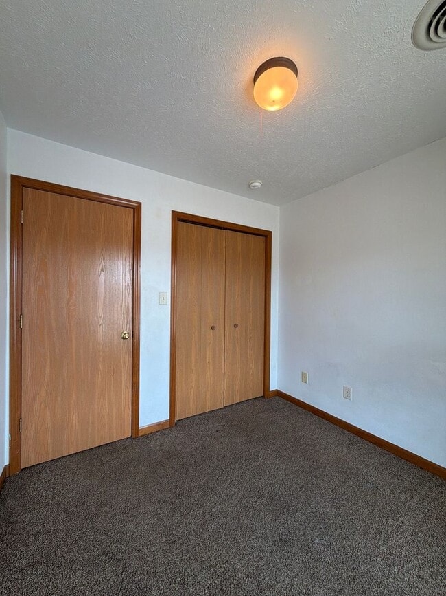 Building Photo - 269 Woodridge Ct