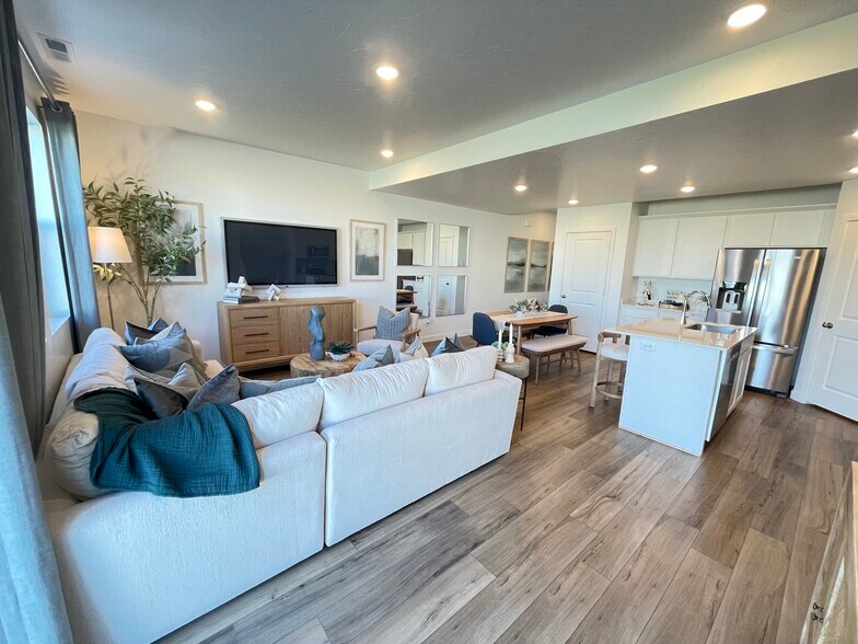 Building Photo - 1566 N Summer Spgs Cv