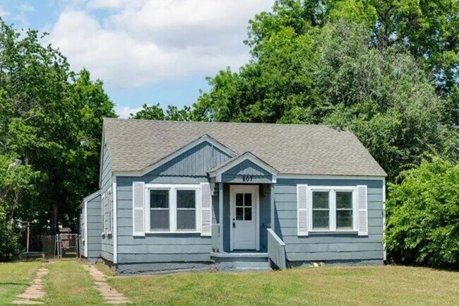 Primary Photo - 807 SW Jefferson Ave