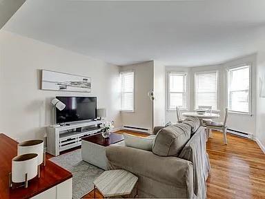 Building Photo - 27 Thames St