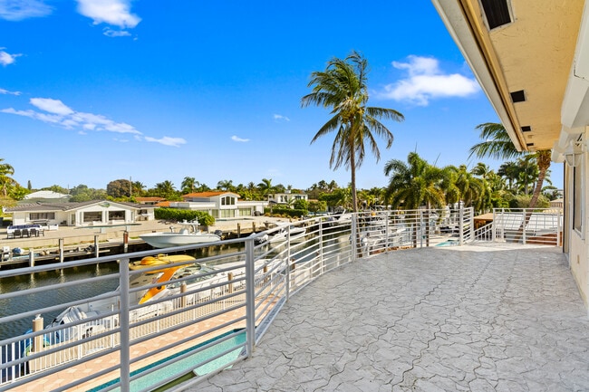 Building Photo - 2671 NE 22nd Ct