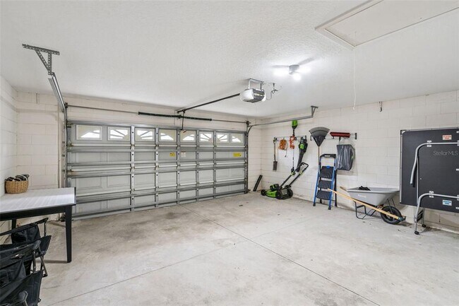 Building Photo - 165 Quail Oaks Cir