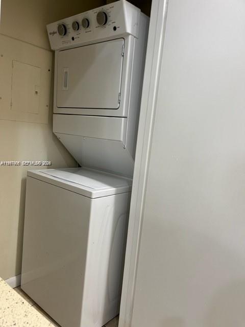 Building Photo - 9999 Summerbreeze Dr