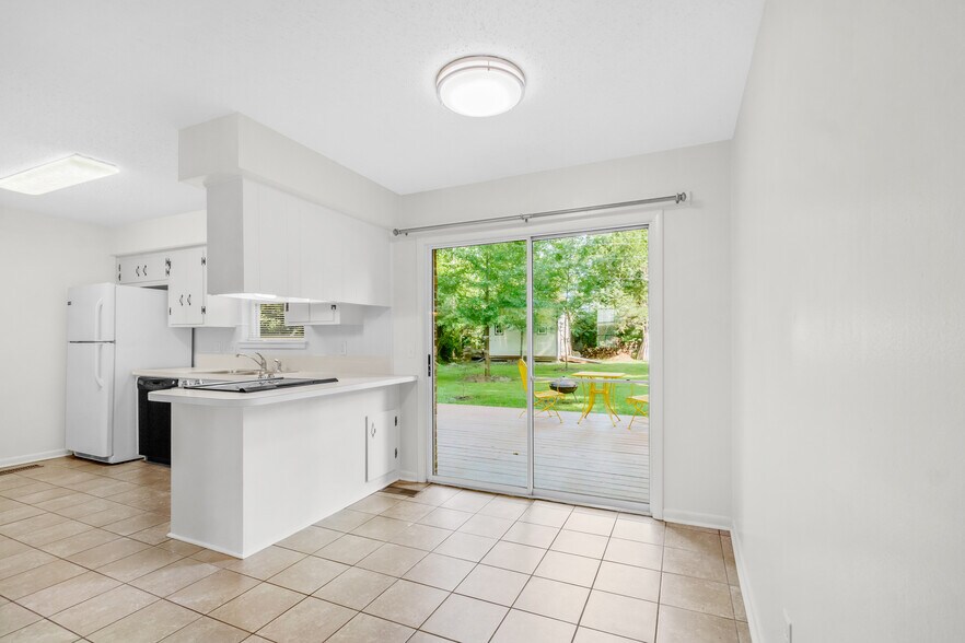 Building Photo - 840 W Davis St