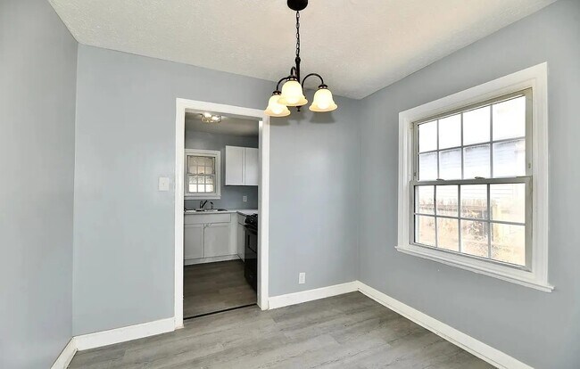 Building Photo - 3910 E 34th St