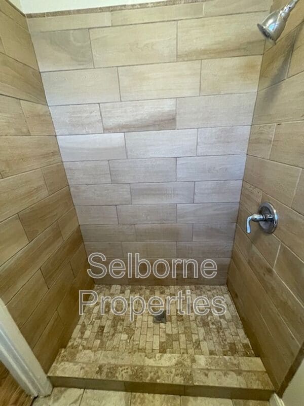 Building Photo - 544 Merrimac St