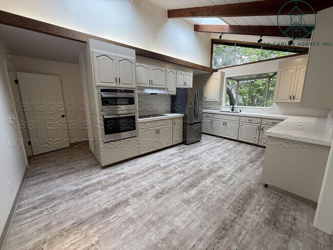 Building Photo - Remodeled Three Bedroom Upper Hatton Fields Home