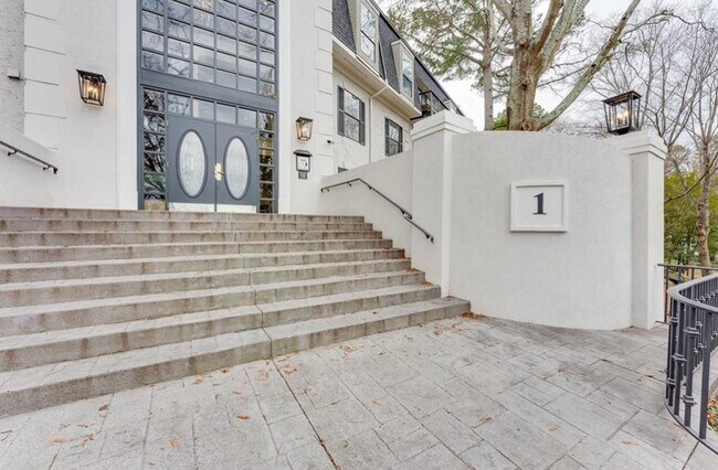 Primary Photo - 1303 Pine Heights Dr NE
