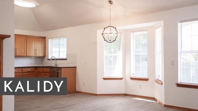 Building Photo - 5004 SE 52nd St