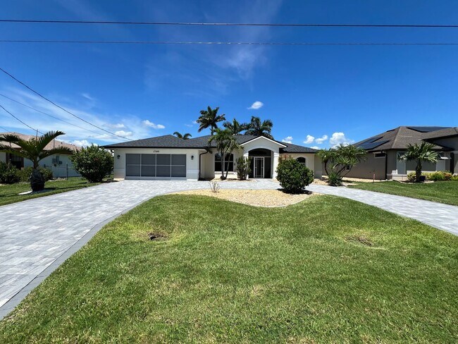 Building Photo - FURNISHED SHORT TERM RENTAL - 3 Bed / 2 Ba...
