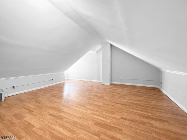Building Photo - 204 Mercer St