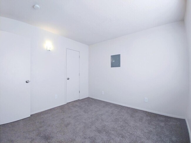 Building Photo - 1021 Coal Ave SW