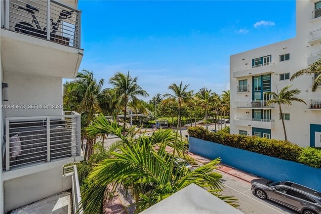 Building Photo - 7700 Collins Ave