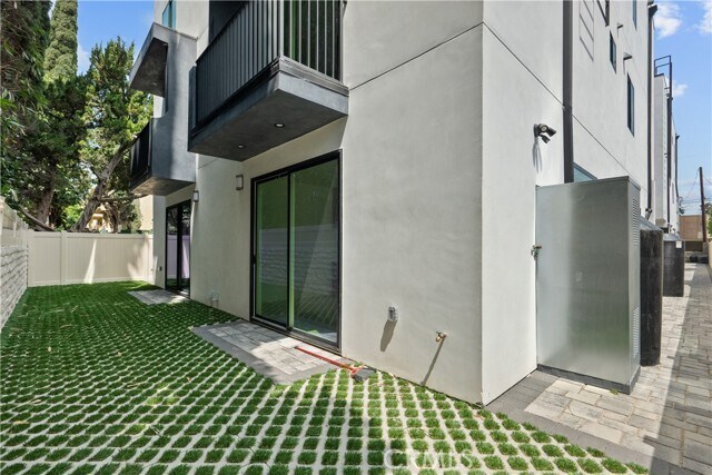 Building Photo - 13944 Vanowen St